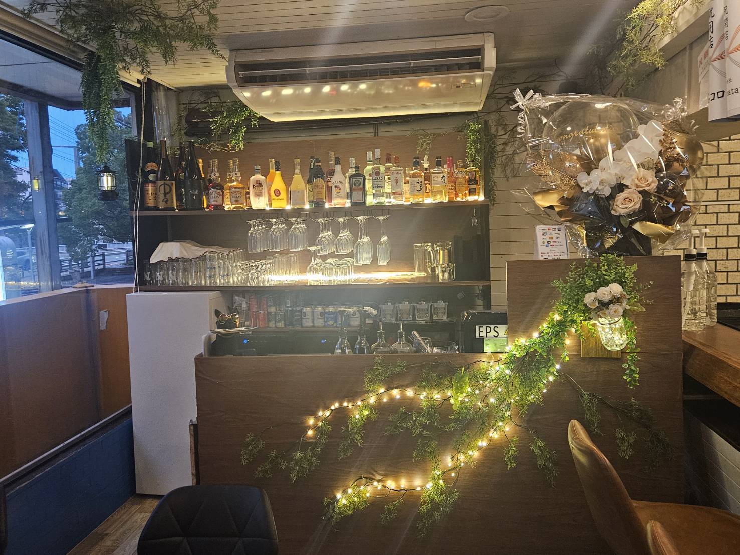 店内の枝とグリーン